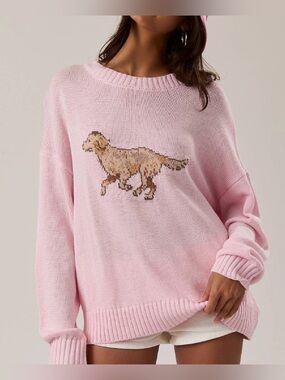 Pink Crewneck Sweater with Golden Retriever Graphic